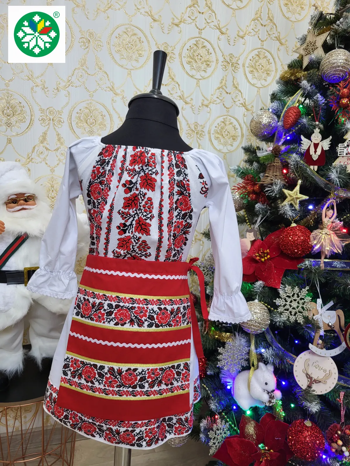 Costum traditional pentru fete model 1