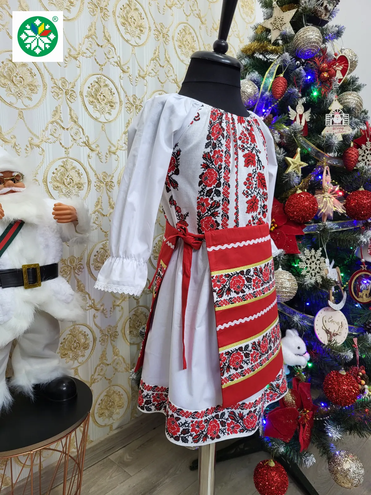 Costum traditional pentru fete model 1