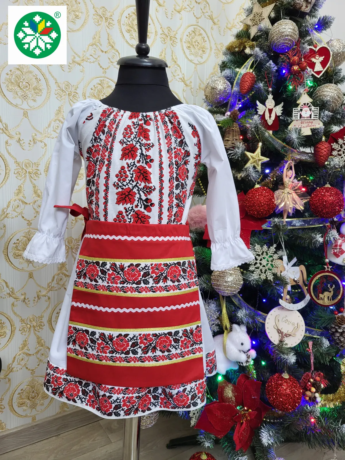 Costum traditional pentru fete model 1