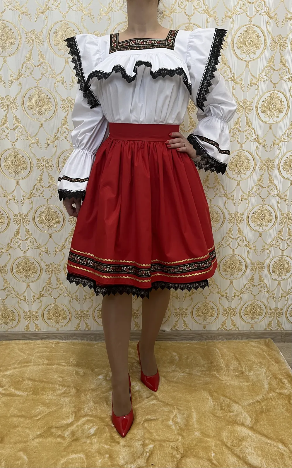 Costum traditional femei model 1