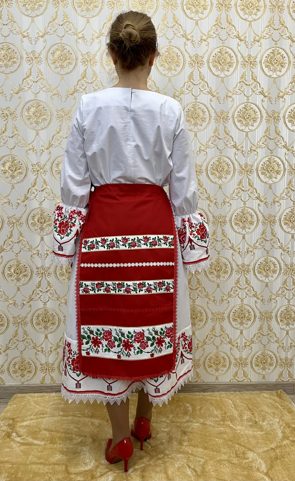 Costum traditional femei model 11
