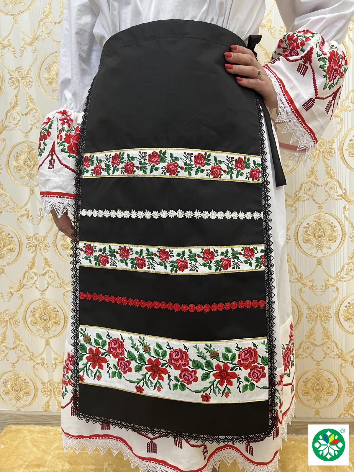 Costum traditional femei model 12