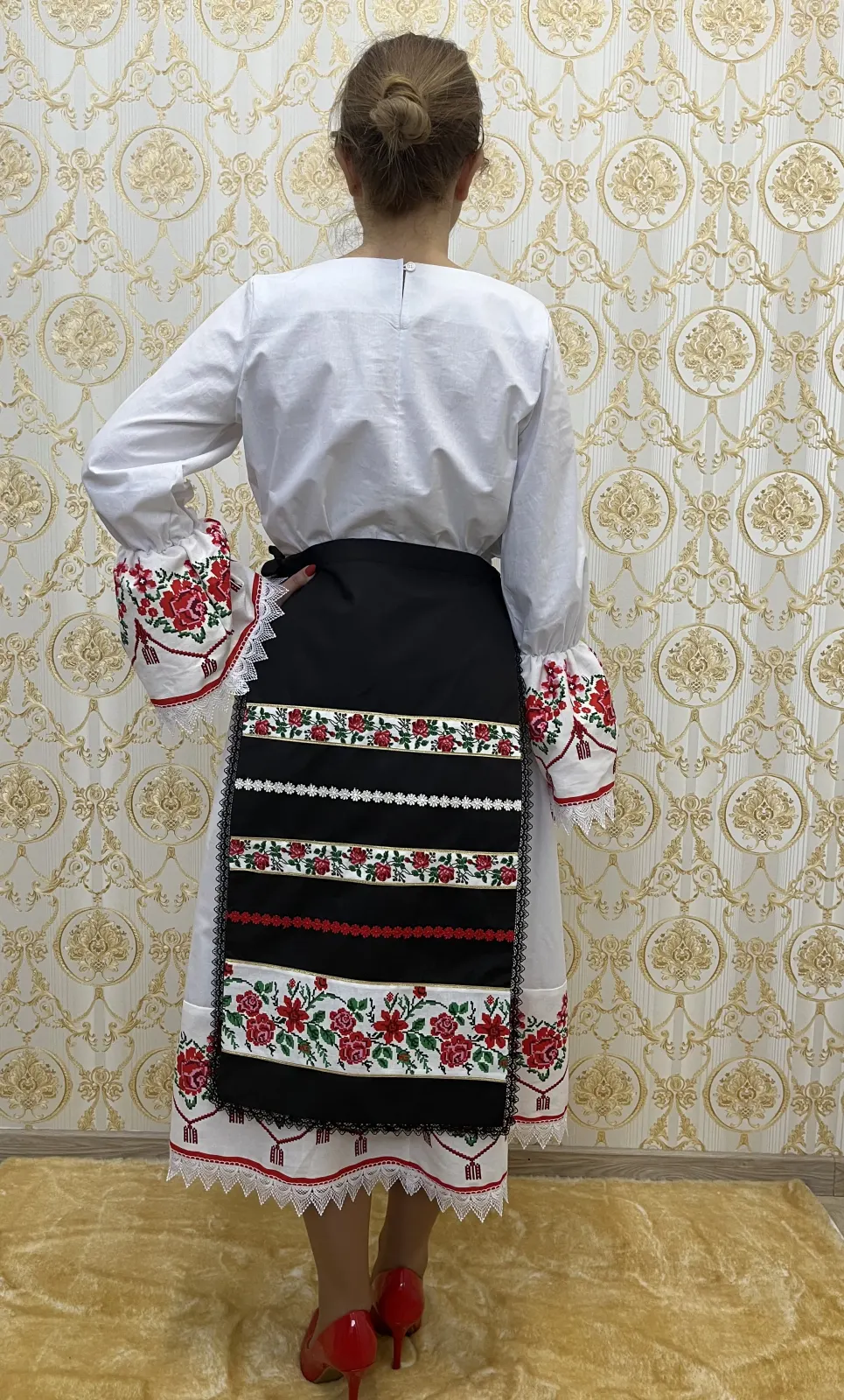 Costum traditional femei model 12