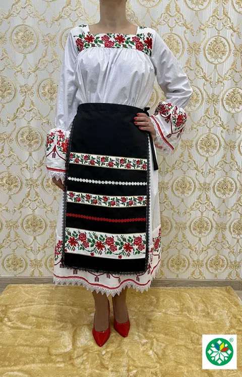 Costum traditional femei model 12