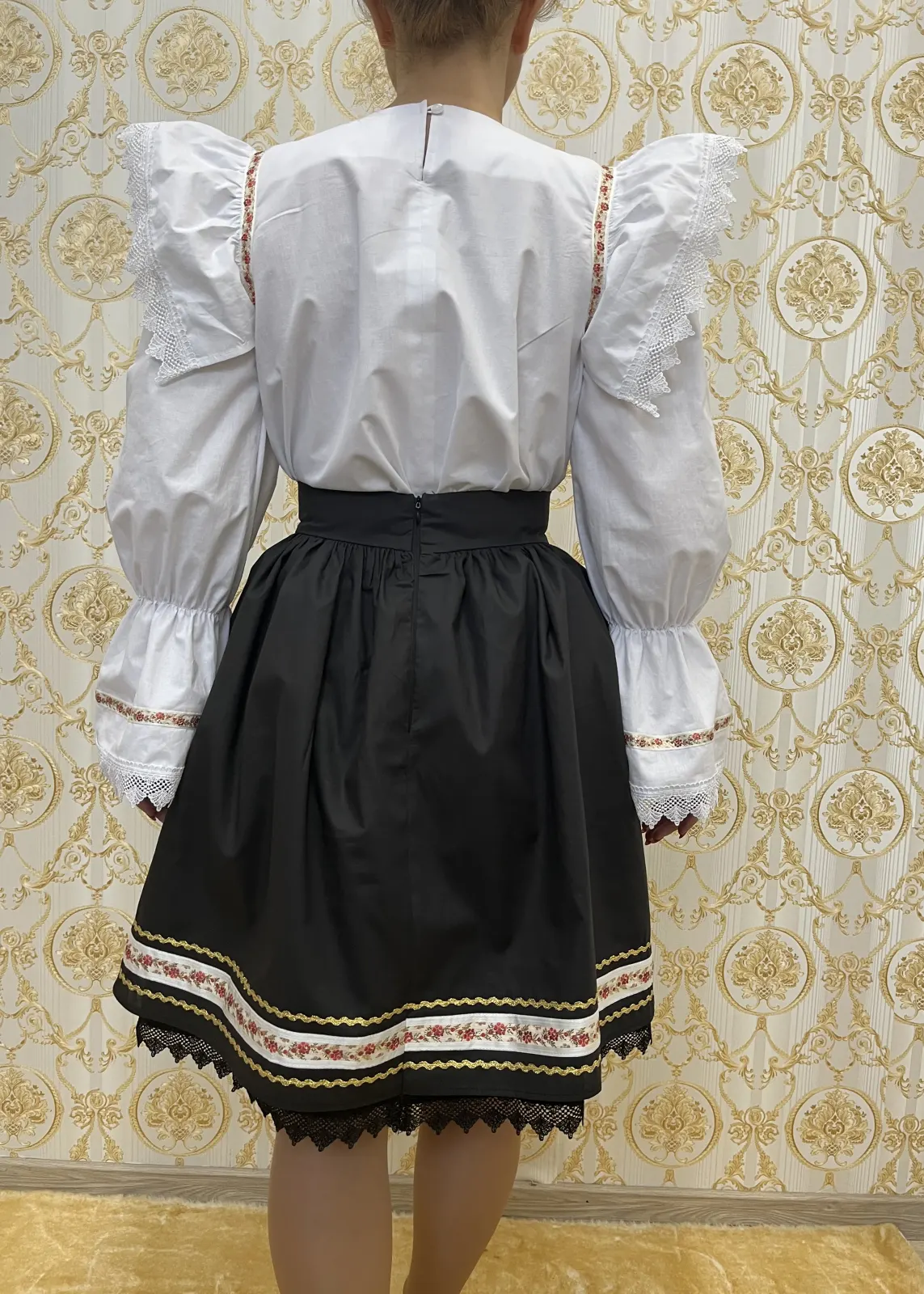 Costum traditional femei model 2