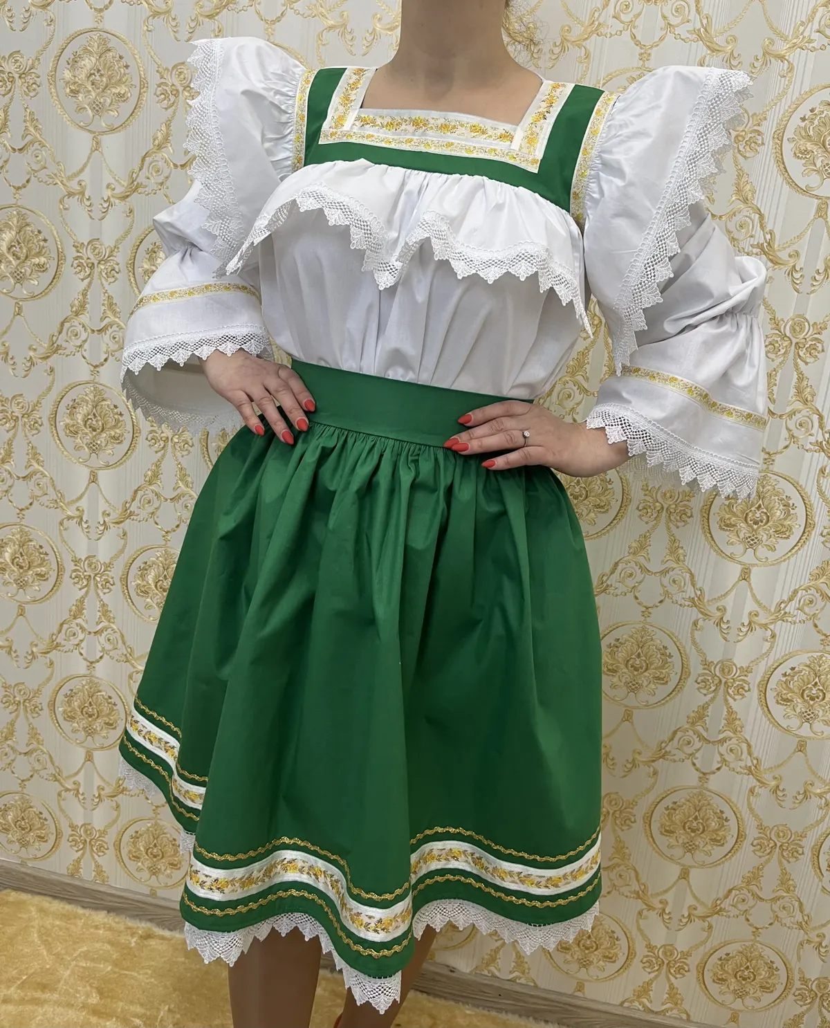 Costum traditional femei model 3