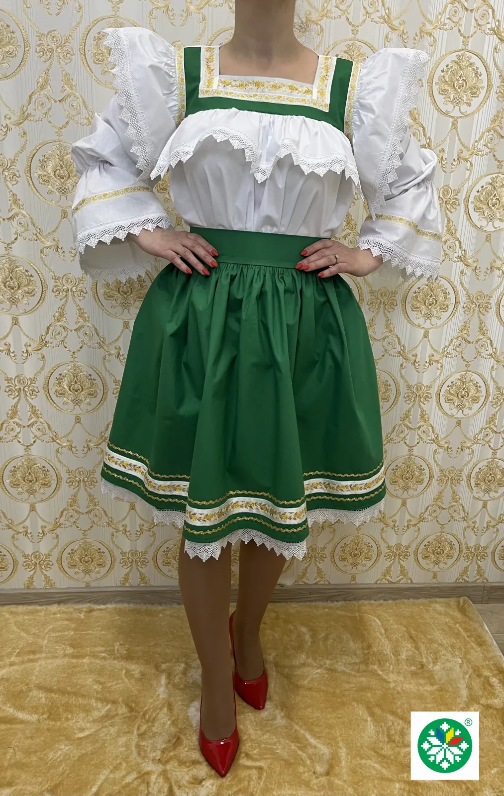 Costum traditional femei model 3