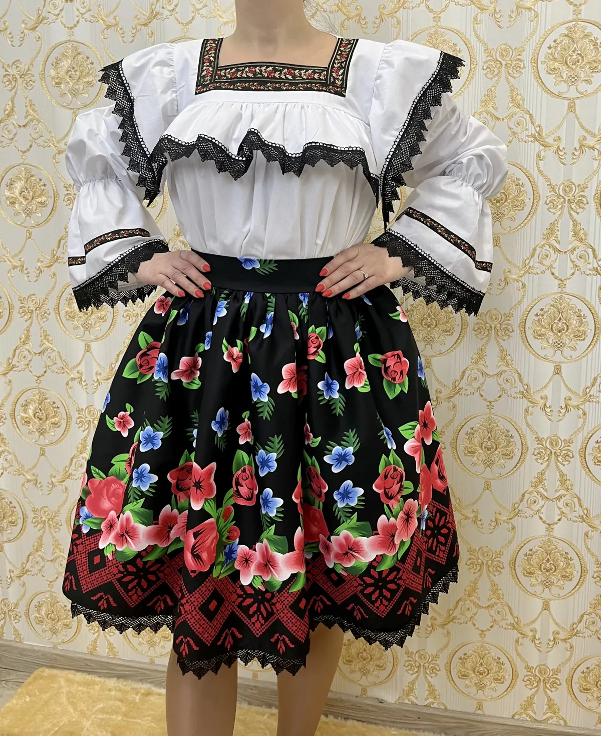 Costum traditional femei model 4