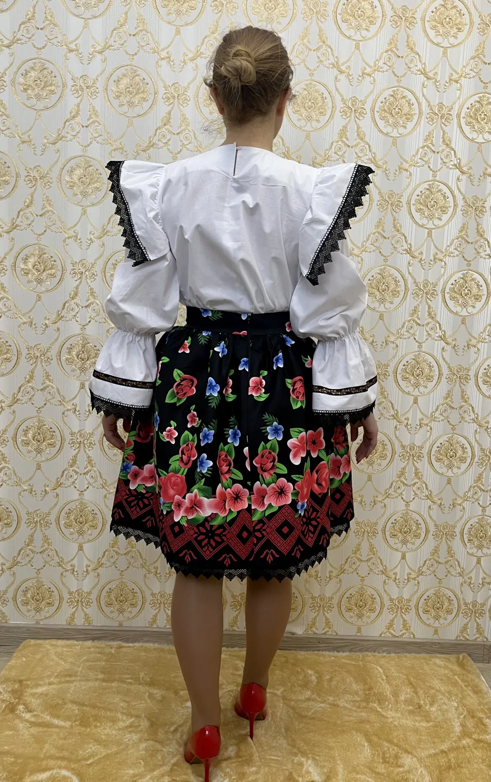 Costum traditional femei model 4