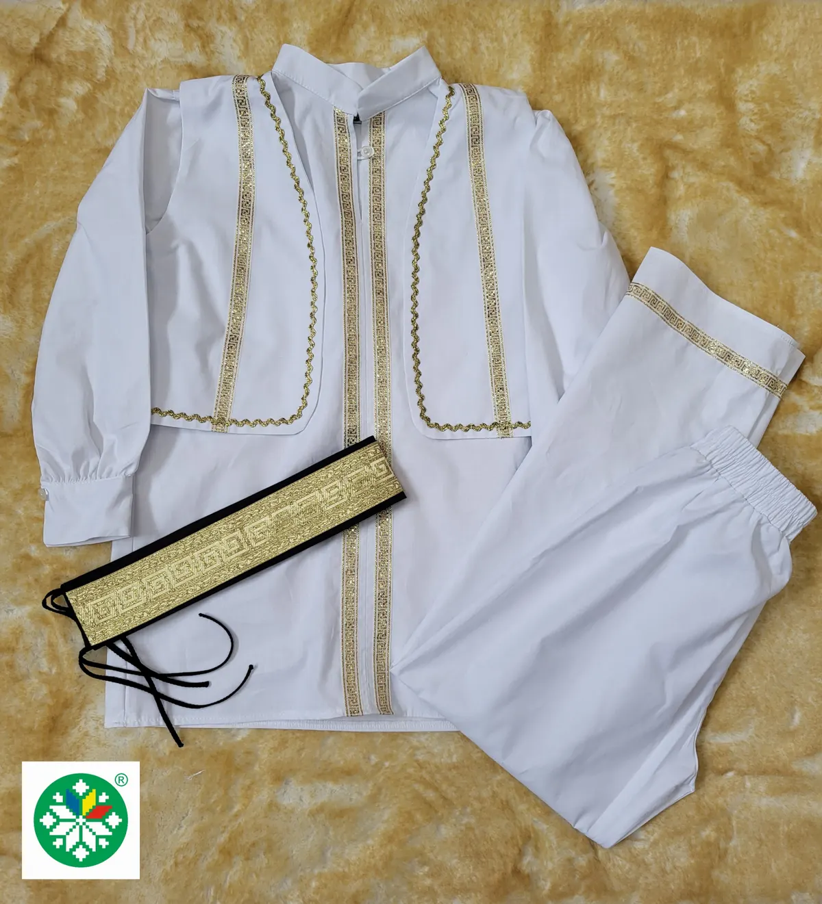Costum traditional pentru baieti model 10