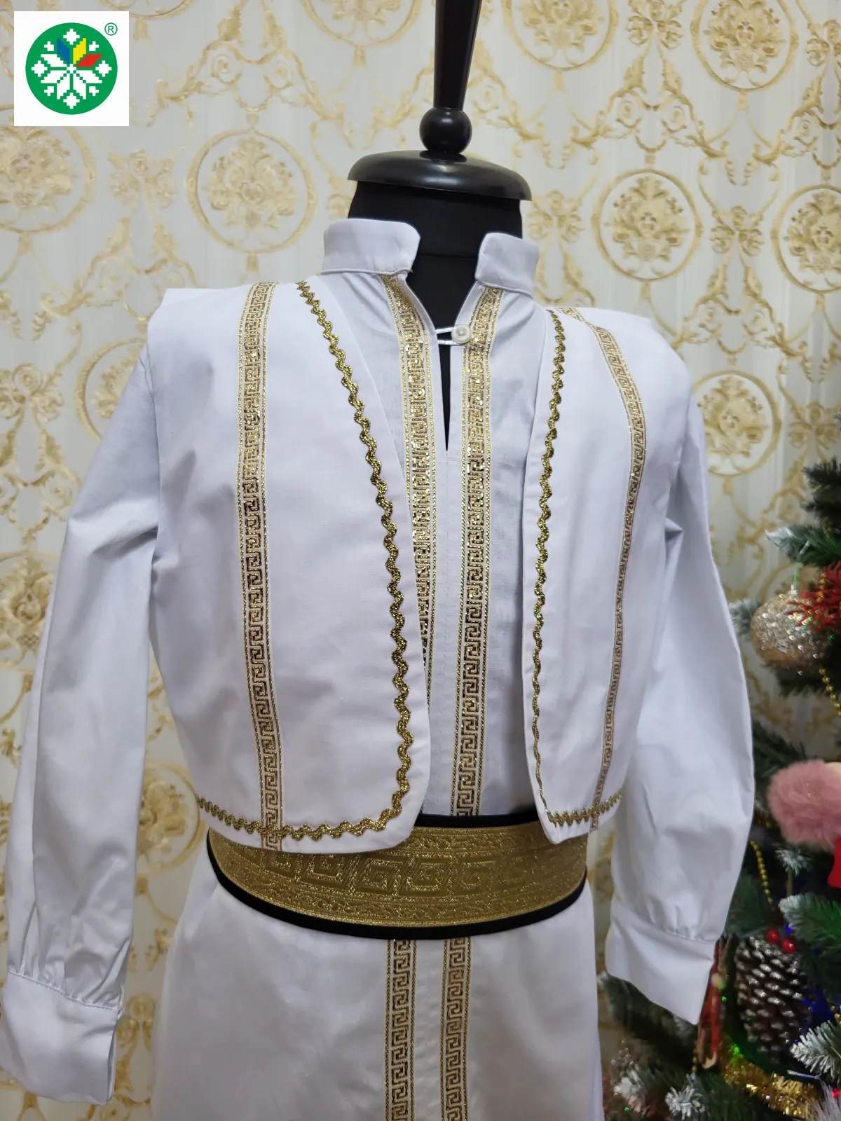 Costum traditional pentru baieti model 10