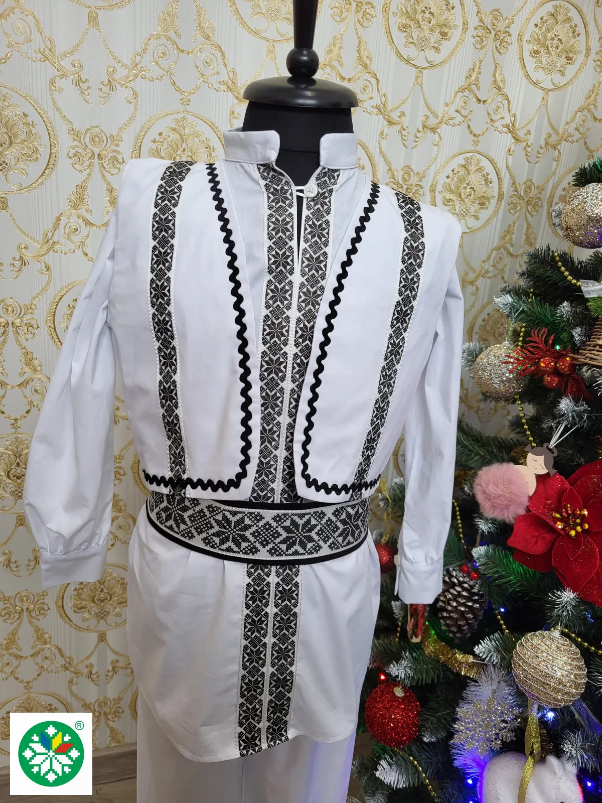 Costum traditional pentru baieti model 7