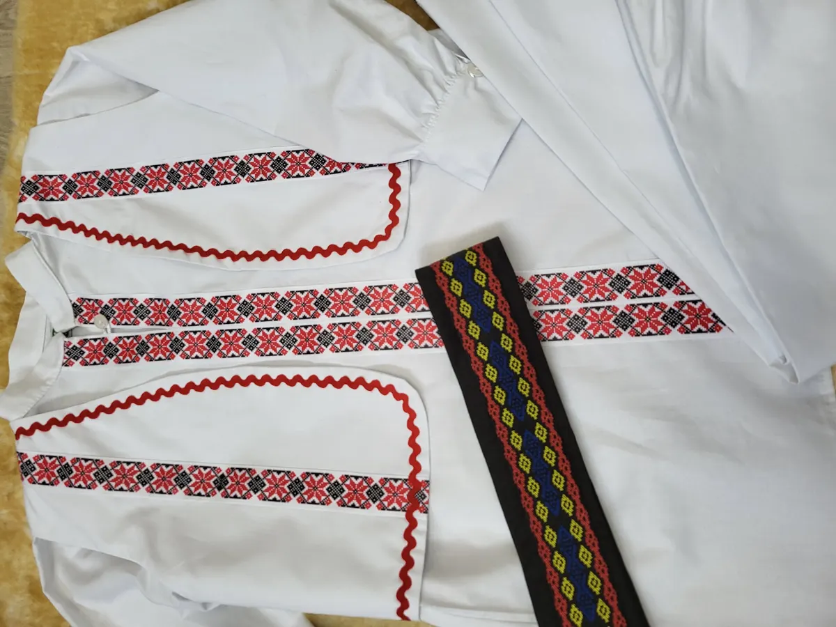 Costum traditional pentru baieti model 8