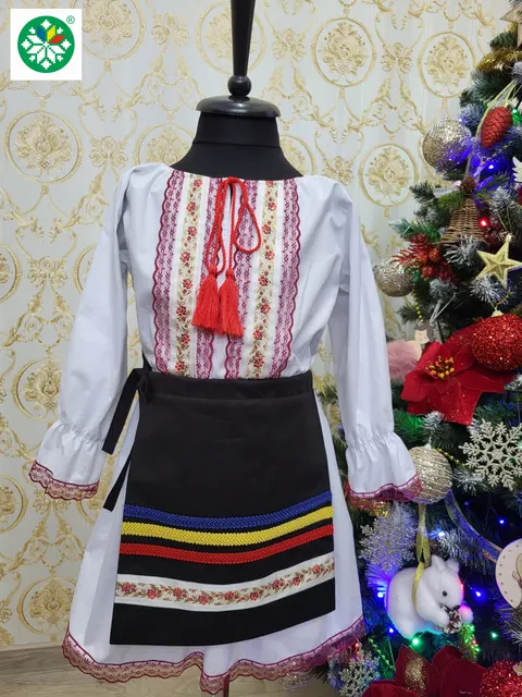 Costum traditional pentru fete model 4