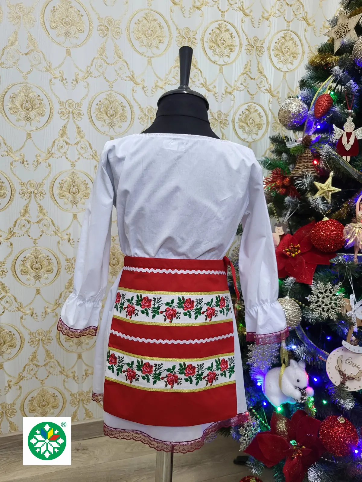 Costum traditional pentru fete model 5