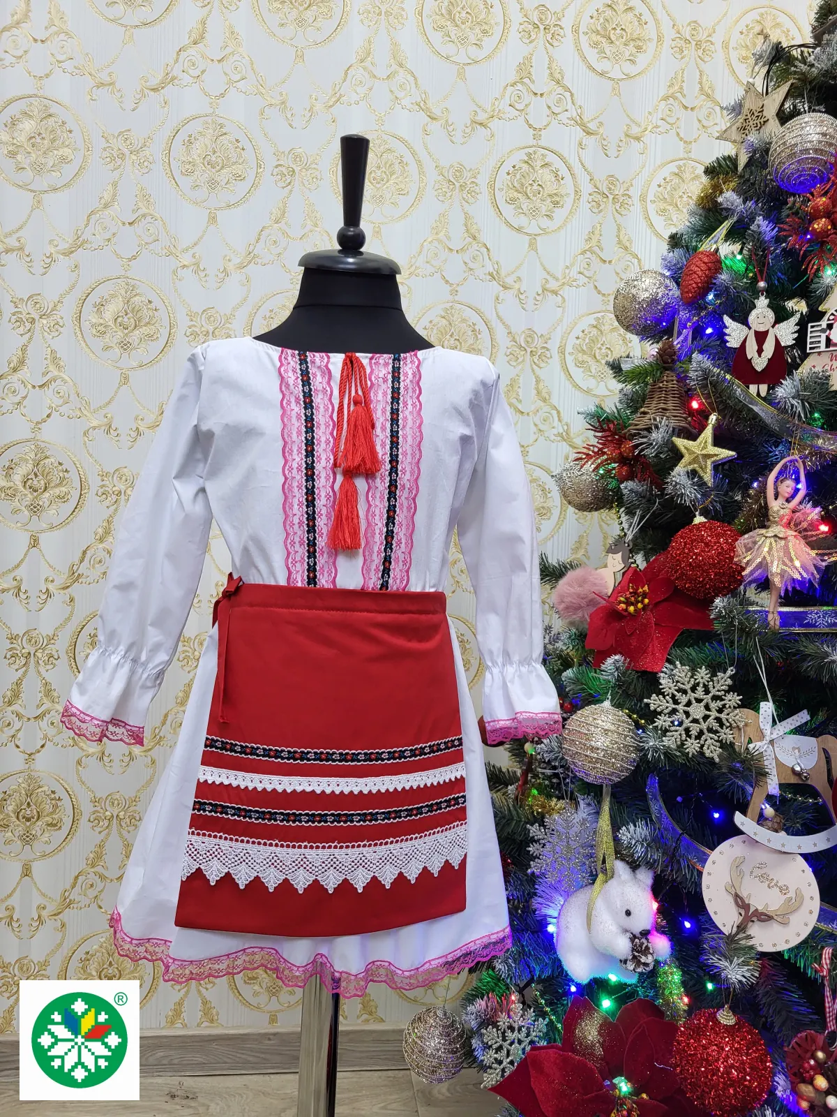 Costum traditional pentru fete model 6
