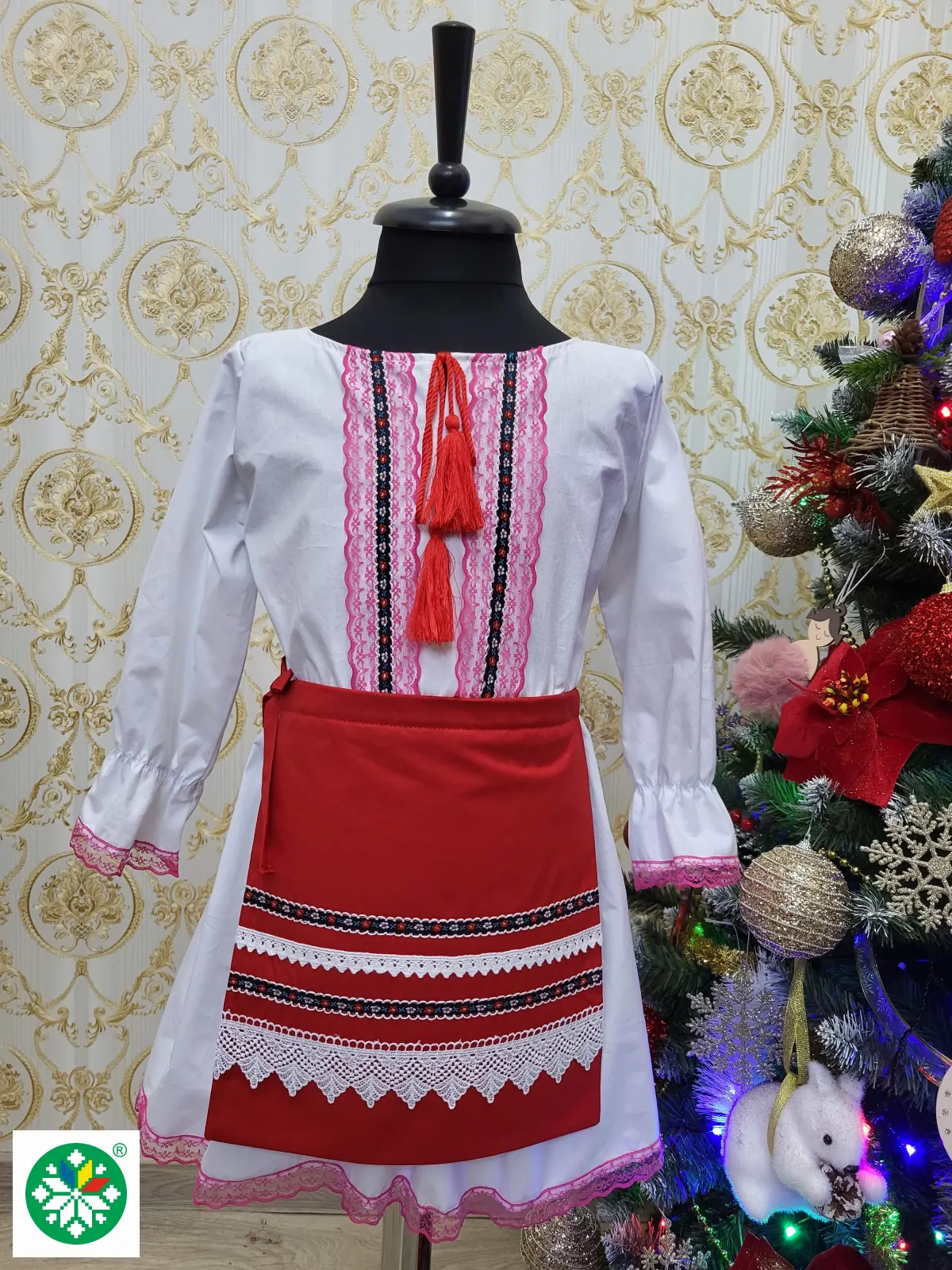 Costum traditional pentru fete model 6
