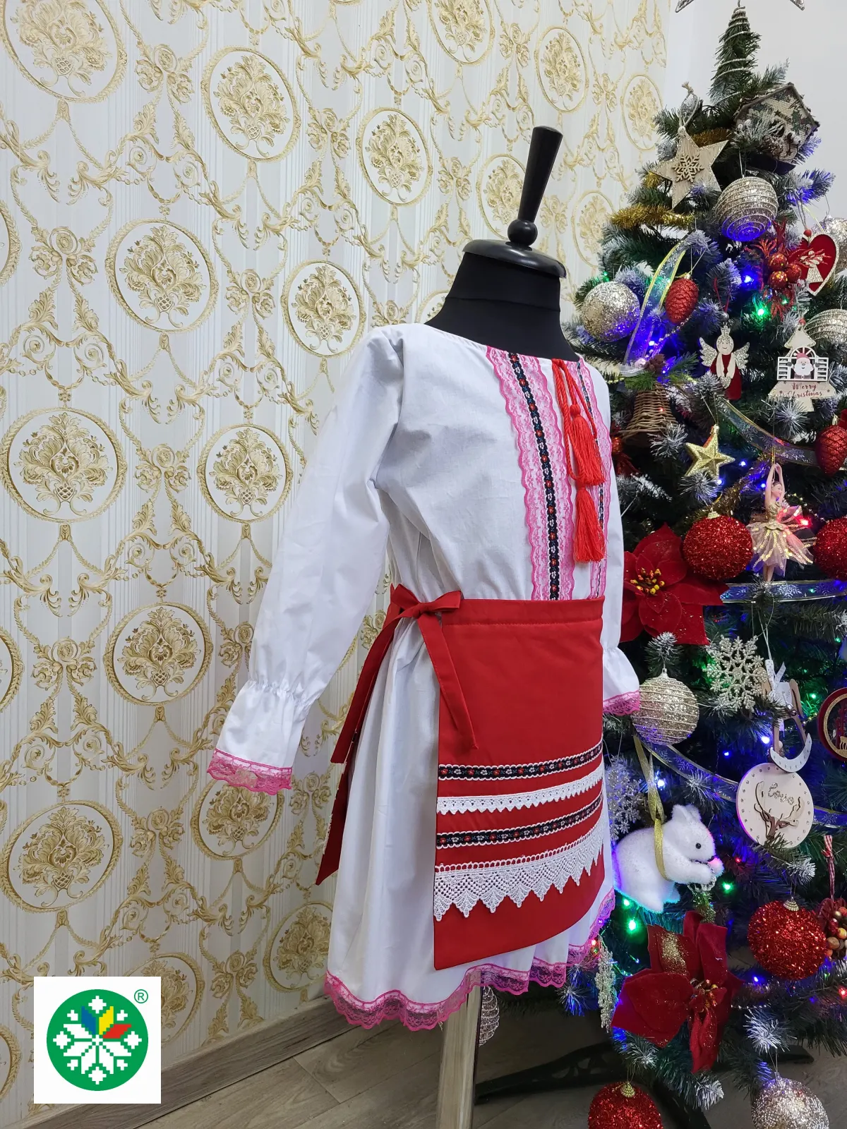 Costum traditional pentru fete model 6