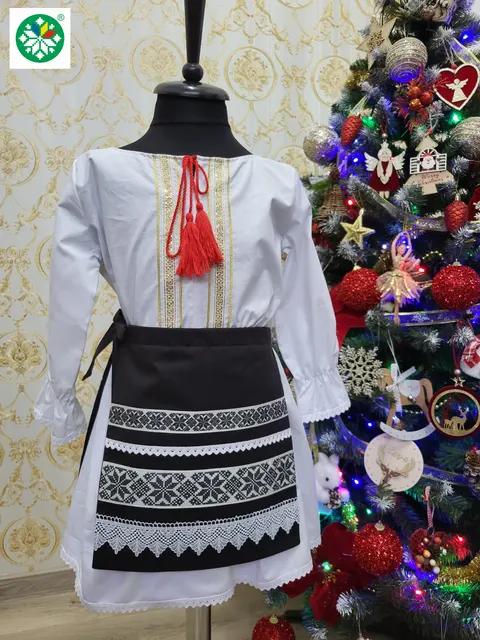 Costum traditional pentru fete model 7