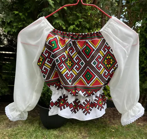 Ie traditionala fetita Diana