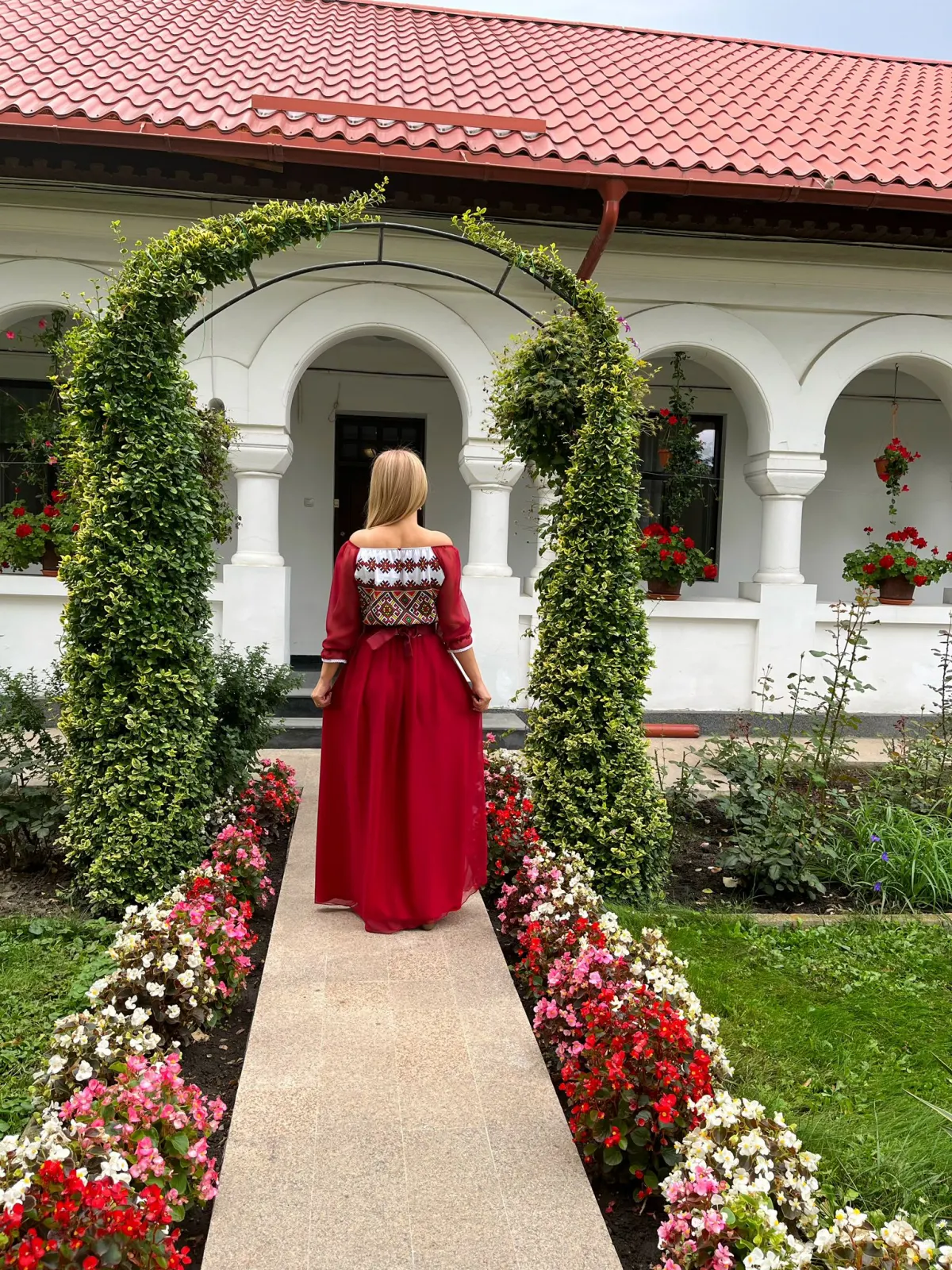 Rochie traditionala lunga Mihaela