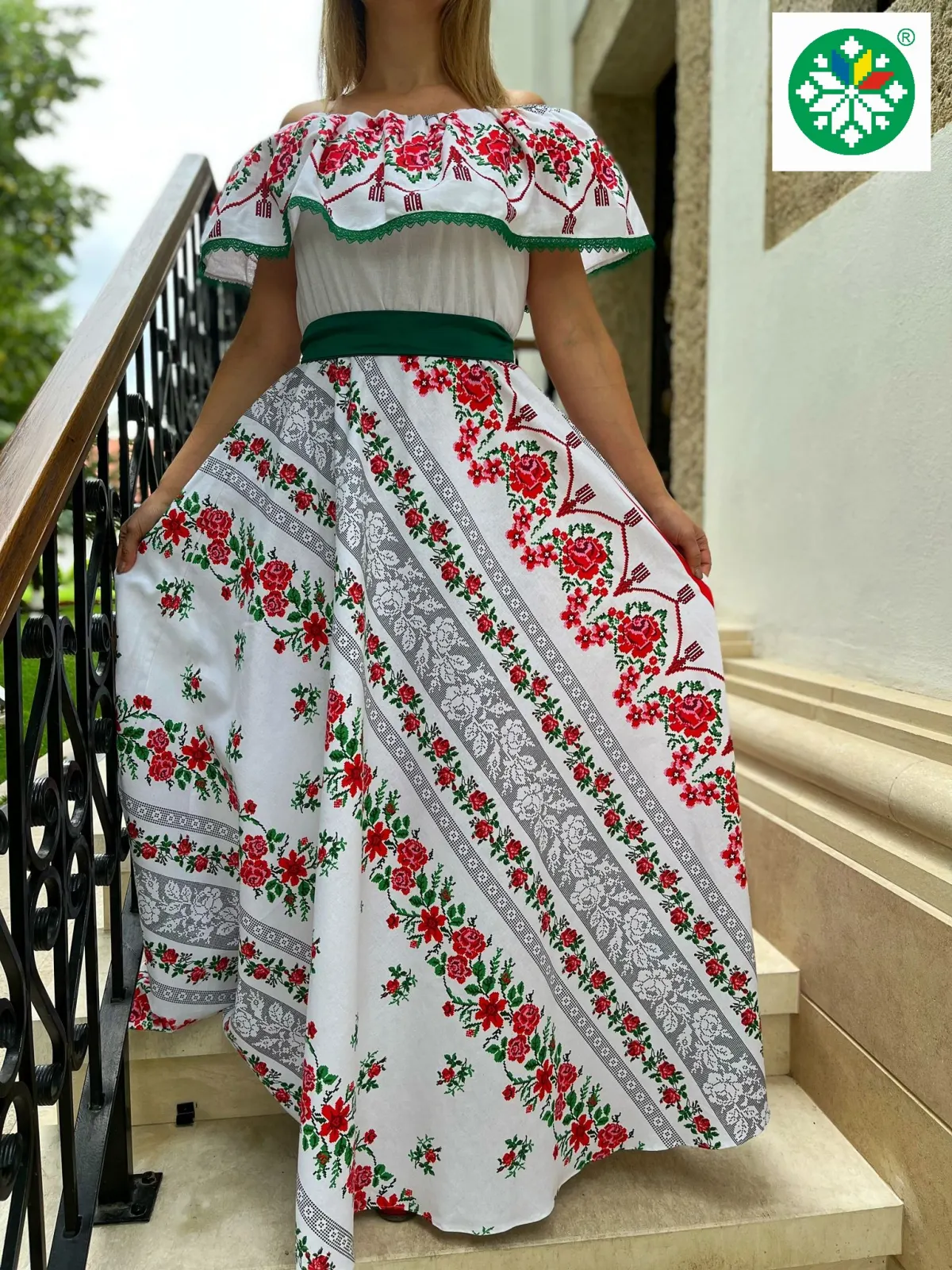 Rochie traditionala lunga Minerva