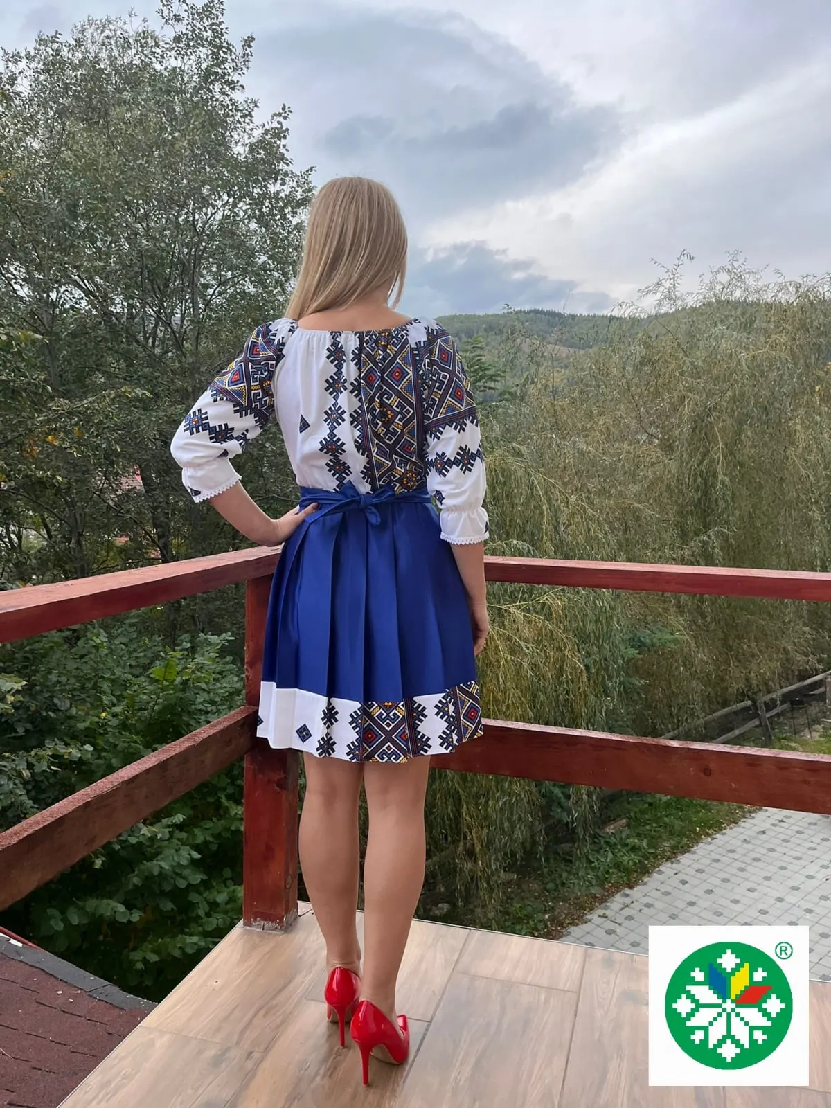 Rochie traditionala pliuri Aida