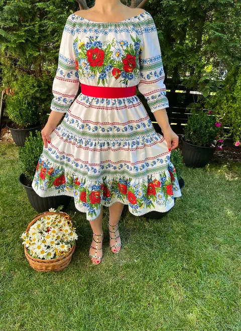 Rochie traditionala volane medie Gia