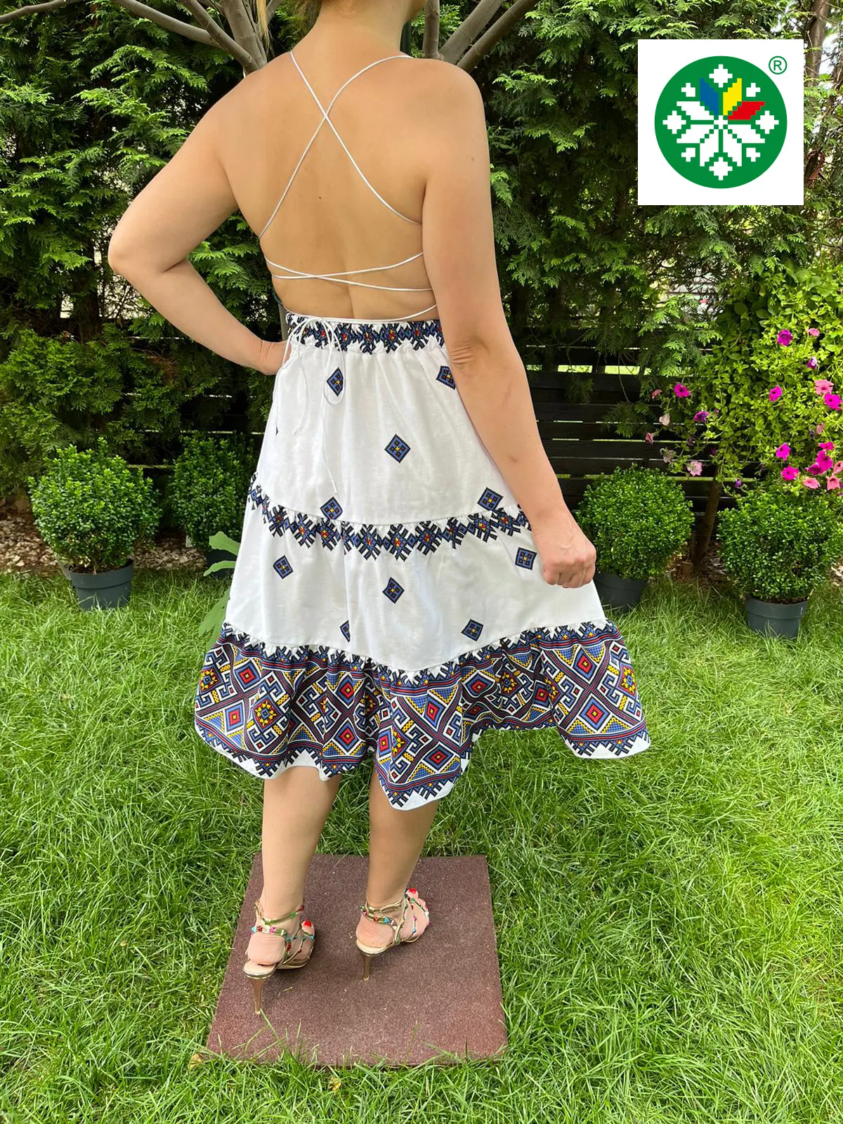 Rochie traditionala volane medie Malina