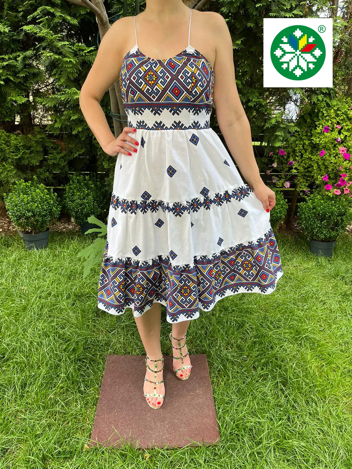 Rochie traditionala volane medie Malina