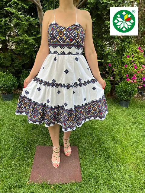 Rochie traditionala volane medie Malina