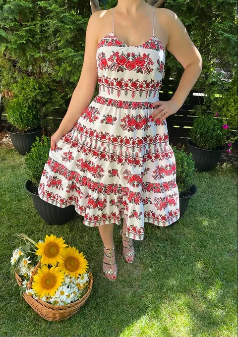 Rochie traditionala volane medie Natalia